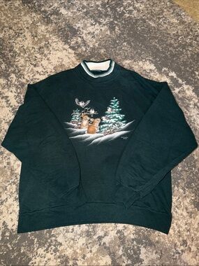 Vintage Women’s Dark Green Holiday Crewneck Sweater with Winter Wildlife Motif